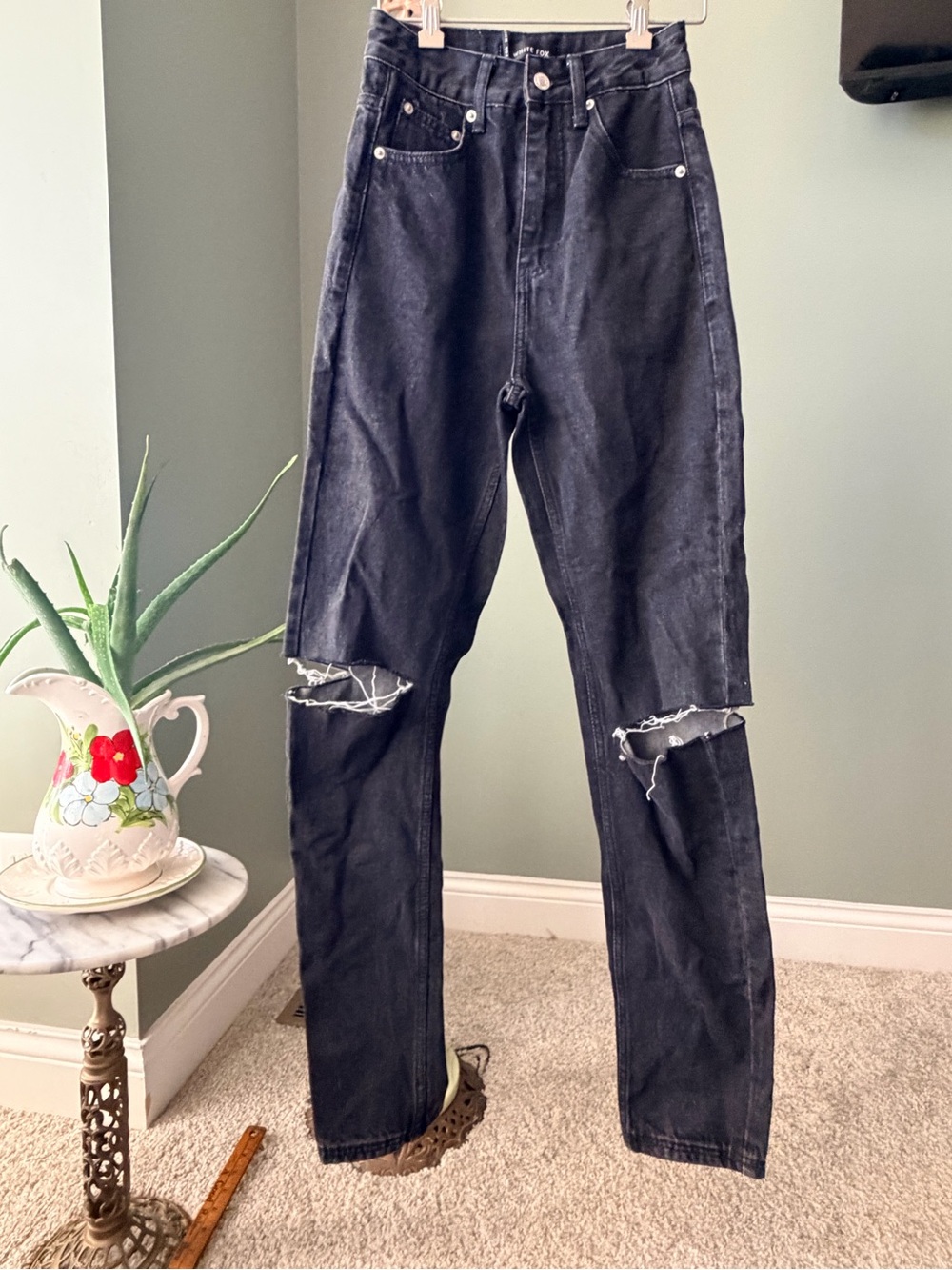 NWT White Fox Black Distressed High Rise Straight Leg Jeans XXS